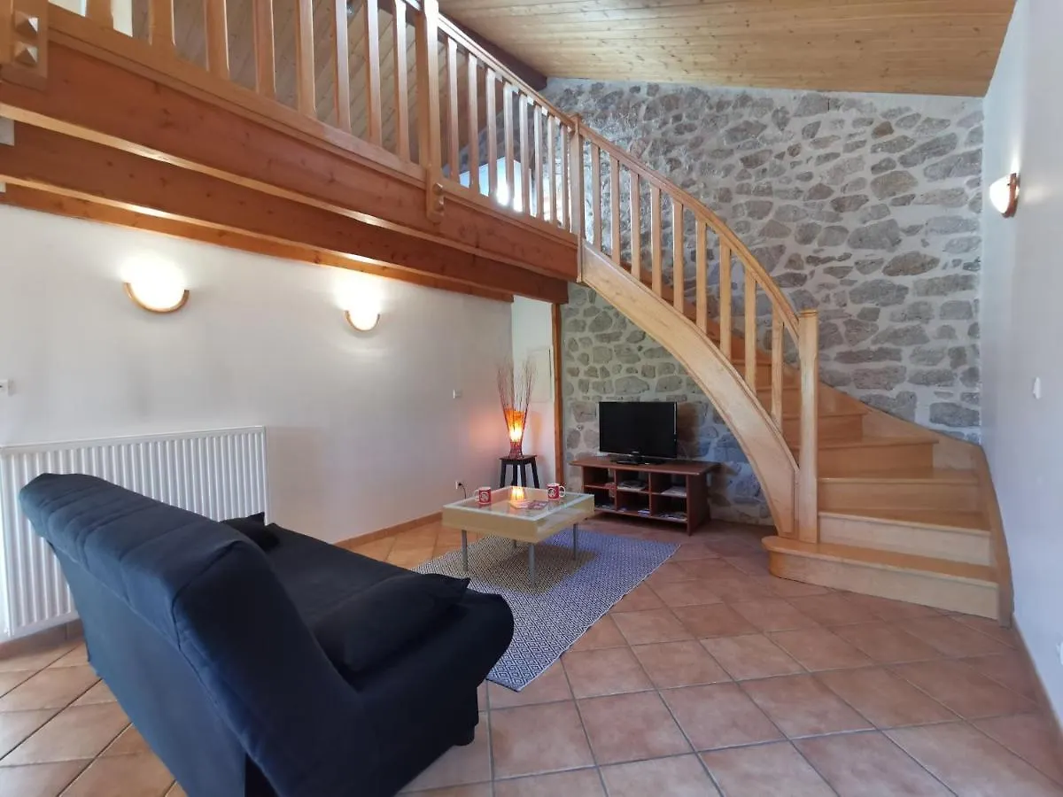 Charmant Gite A Saint-Romain-Lachalm Avec Terrasse Et Proximite Dunieres - Fr-1-582-264 0*,
