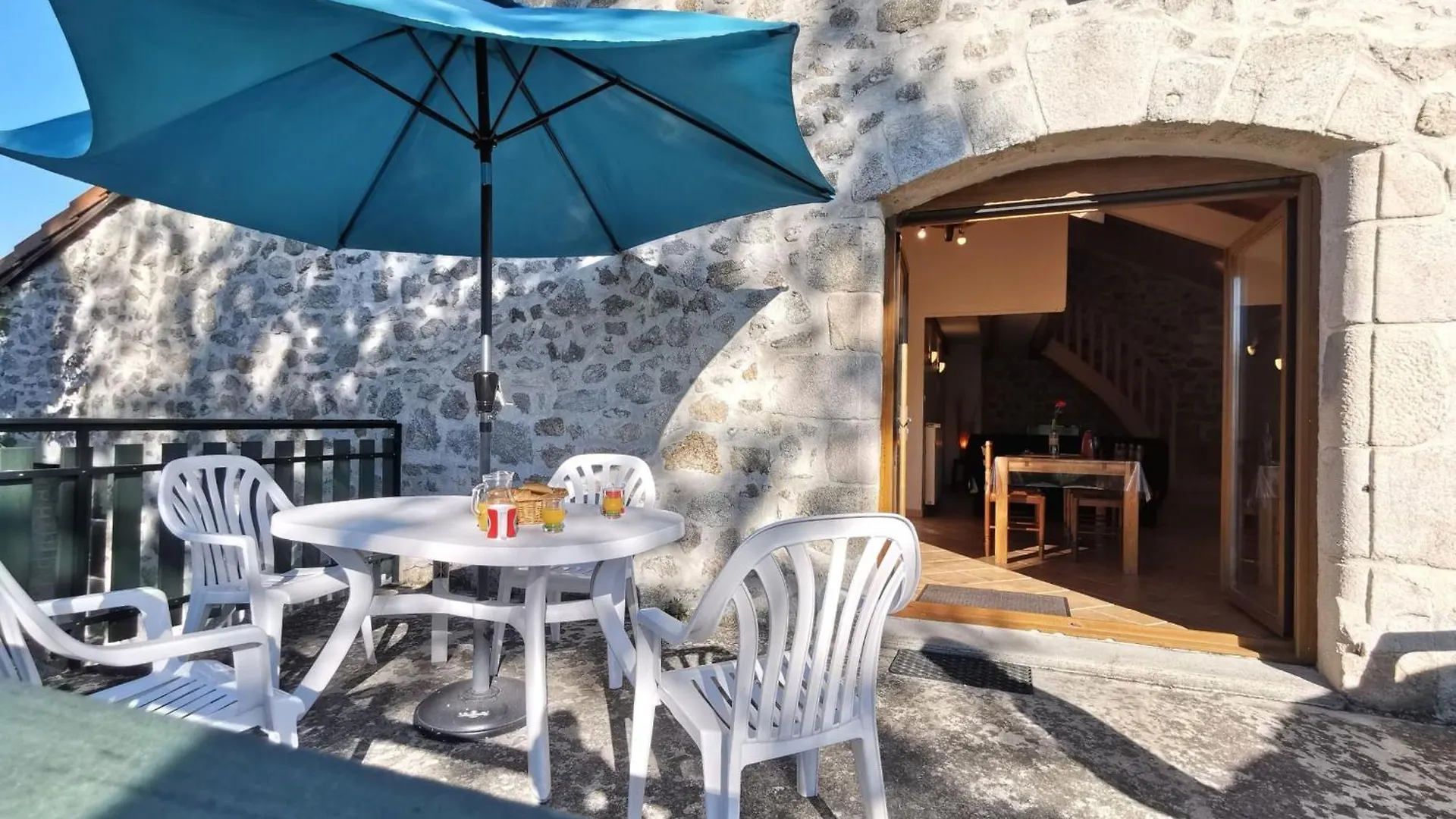 Charmant Gite A Saint-Romain-Lachalm Avec Terrasse Et Proximite Dunieres - Fr-1-582-264 0*,  France